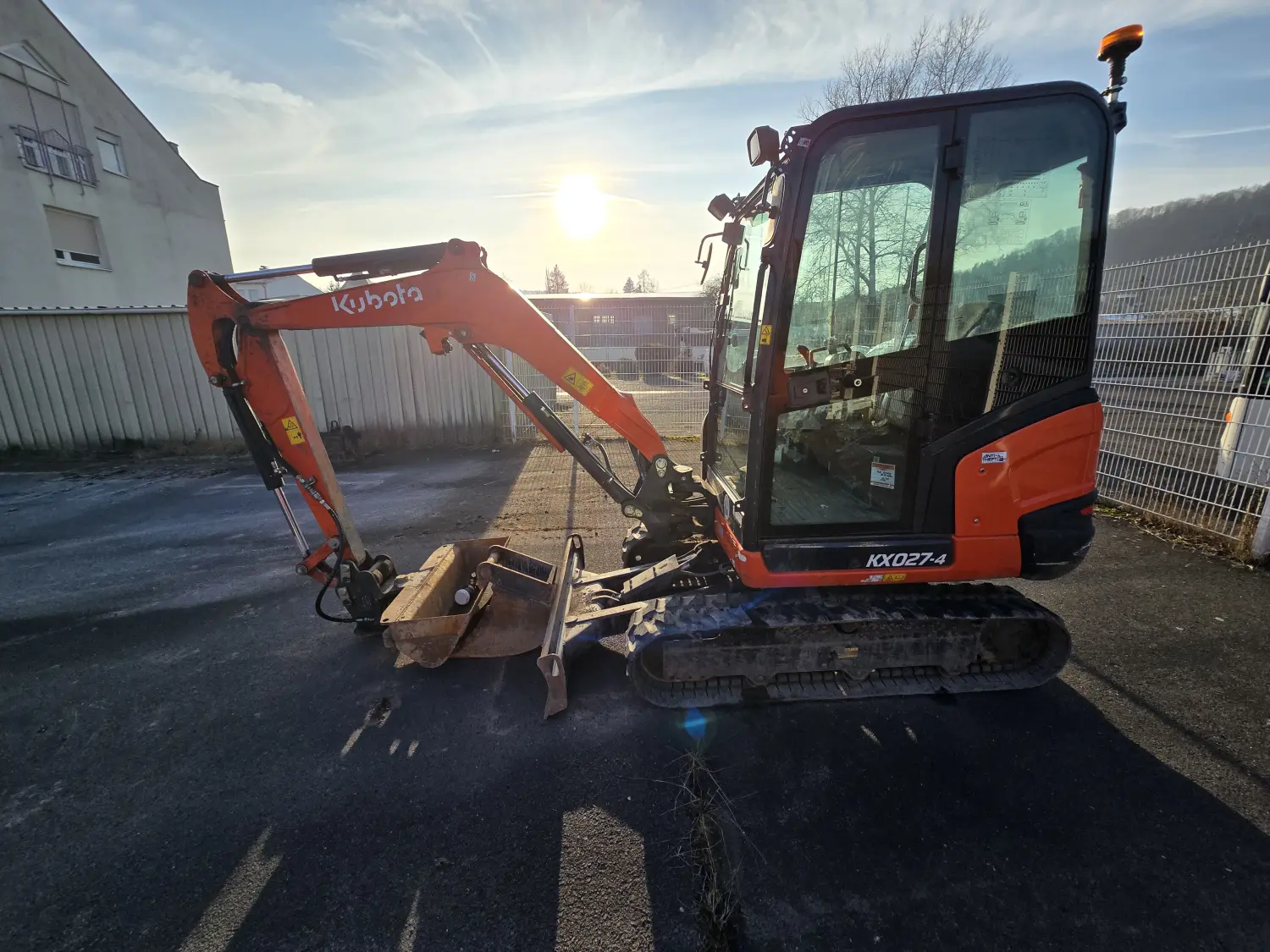 Kompaktbagger U027-4/KX027-4 von MAXIM-TECH GmbH